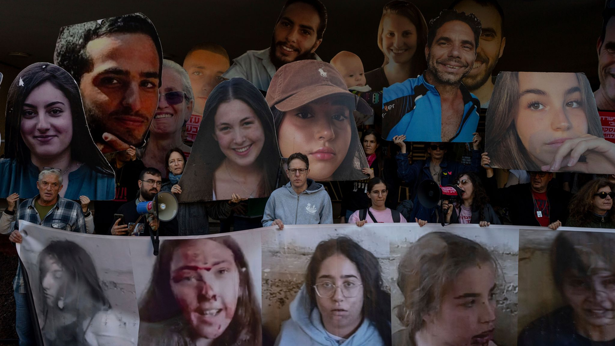 Angehörige der israelischen Geiseln und Unterstützer demonstrieren immer wieder für die Freilassung der Verschleppten. (Archivbild) - Foto: Ohad Zwigenberg/AP/dpa