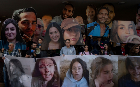 Angehörige der israelischen Geiseln und Unterstützer demonstrieren immer wieder für die Freilassung der Verschleppten. (Archivbild) - Foto: Ohad Zwigenberg/AP/dpa