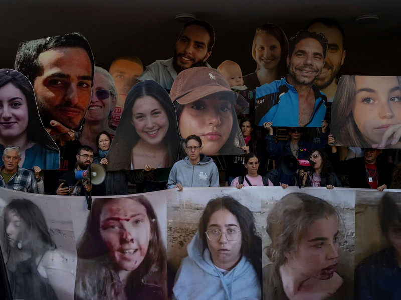 Angehörige der israelischen Geiseln und Unterstützer demonstrieren immer wieder für die Freilassung der Verschleppten. (Archivbild) - Foto: Ohad Zwigenberg/AP/dpa