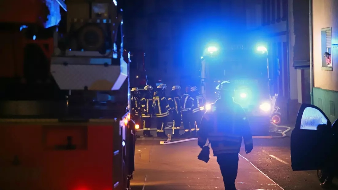 FW LK Neunkirchen: Feuerwehr hat Brand in leerstehendem Haus schnell unter Kontrolle - Bild: presseportal.de