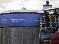 Bewaffnete Kampfjets fliegen beim WEF permanent Patrouille  - Foto: Gian Ehrenzeller/KEYSTONE/dpa