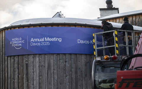 Bewaffnete Kampfjets fliegen beim WEF permanent Patrouille  - Foto: Gian Ehrenzeller/KEYSTONE/dpa