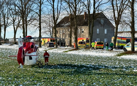 Großeinsatz von Polizei und Rettungskräften nach einem Gewaltverbrechen in Casekow im Nordosten Brandenburgs. - Foto: Oliver Voigt/Märkische Oderzeitung/dpa