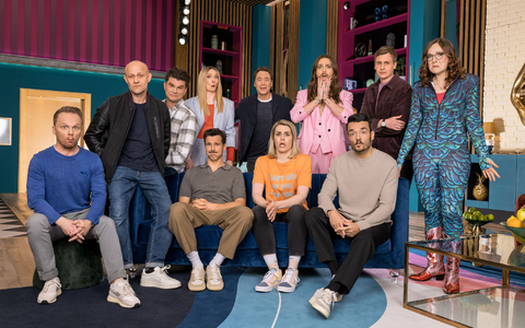 Ernste Mienen beim Cast der neuen «LOL»-Staffel. - Foto: ---/Agentur filmcontact/Prime Video/dpa