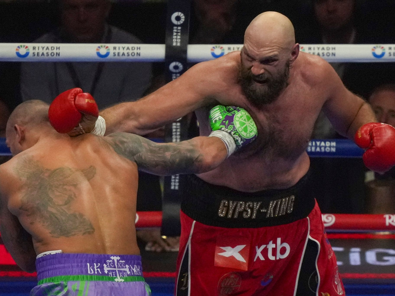 Tyson Fury (r) hat erneut seine Karriere beendet. - Foto: Frank Augstein/AP/dpa