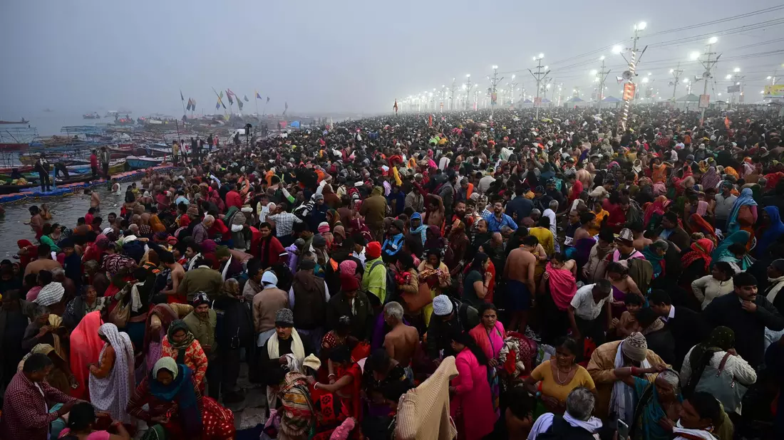 Im Zentrum stehen rituelle Waschungen. - Bild: Prabhat Kumar Verma/ZUMA Press Wire/dpa