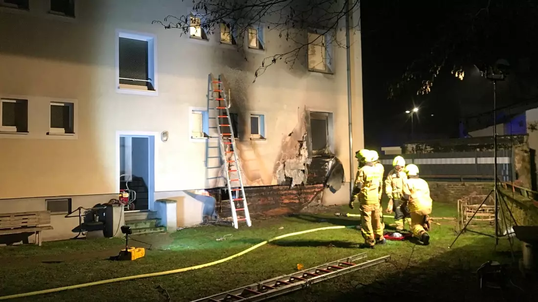 FW-BOT: Feuer in einem Hinterhof - Bild: presseportal.de