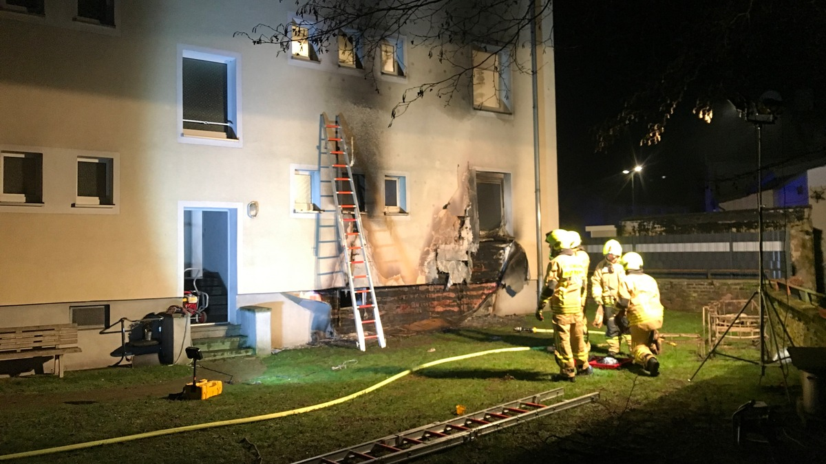 FW-BOT: Feuer in einem Hinterhof - Foto: presseportal.de