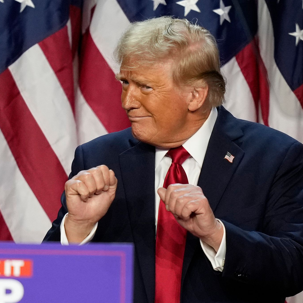 Trump tanzt bei seiner Wahlparty in Mar-a-Lago am 6. November 2024. (Archivbild) - Foto: Alex Brandon/AP
