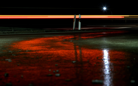 Glatte Straßen: Besonders in Norddeutschland ist am frühen Dienstagmorgen Vorsicht geboten. (Symbolbild) - Foto: Karl-Josef Hildenbrand/dpa