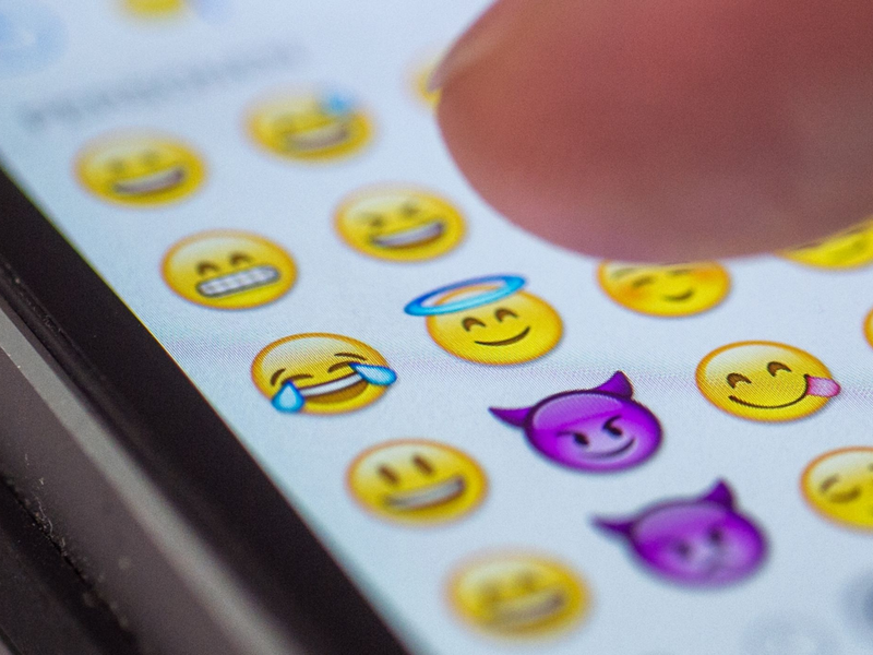 Auch im ersten Quartal 2025 gibt es wieder neue Emojis. (Symbolbild) - Foto: picture alliance / Matthias Balk/dpa