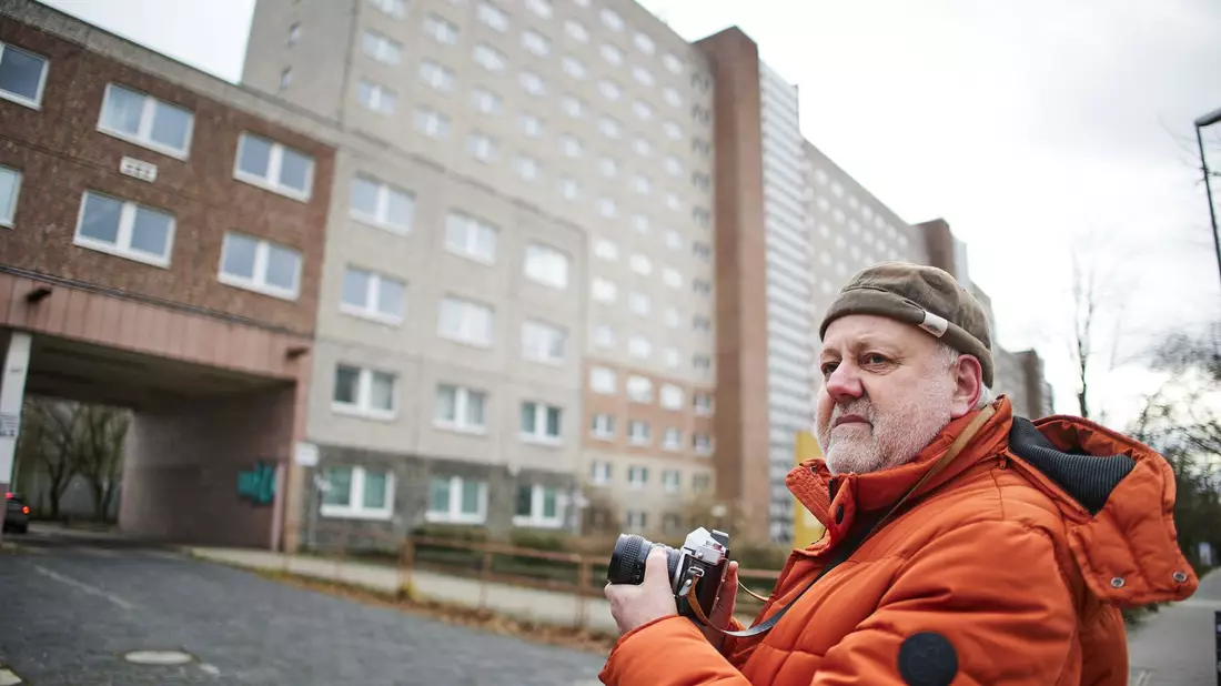 Bis ins Amtszimmer des früheren Stasi-Ministers Erich Mielke schaffen es die Besetzer am 15. Januar 1990 nicht. - Bild: Joerg Carstensen/dpa