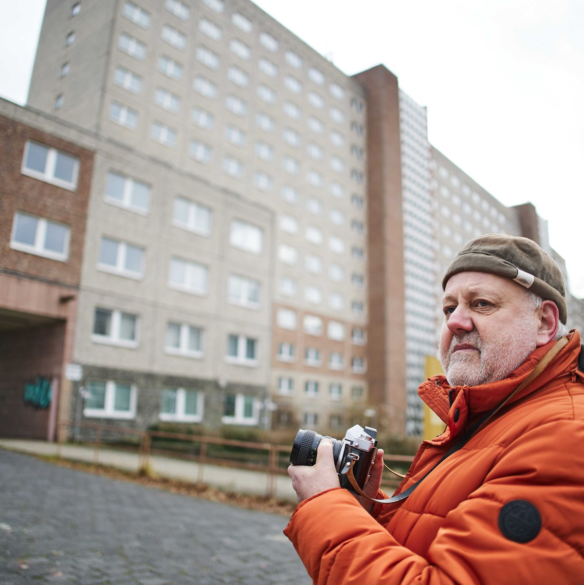 Bis ins Amtszimmer des früheren Stasi-Ministers Erich Mielke schaffen es die Besetzer am 15. Januar 1990 nicht. - Foto: Joerg Carstensen/dpa