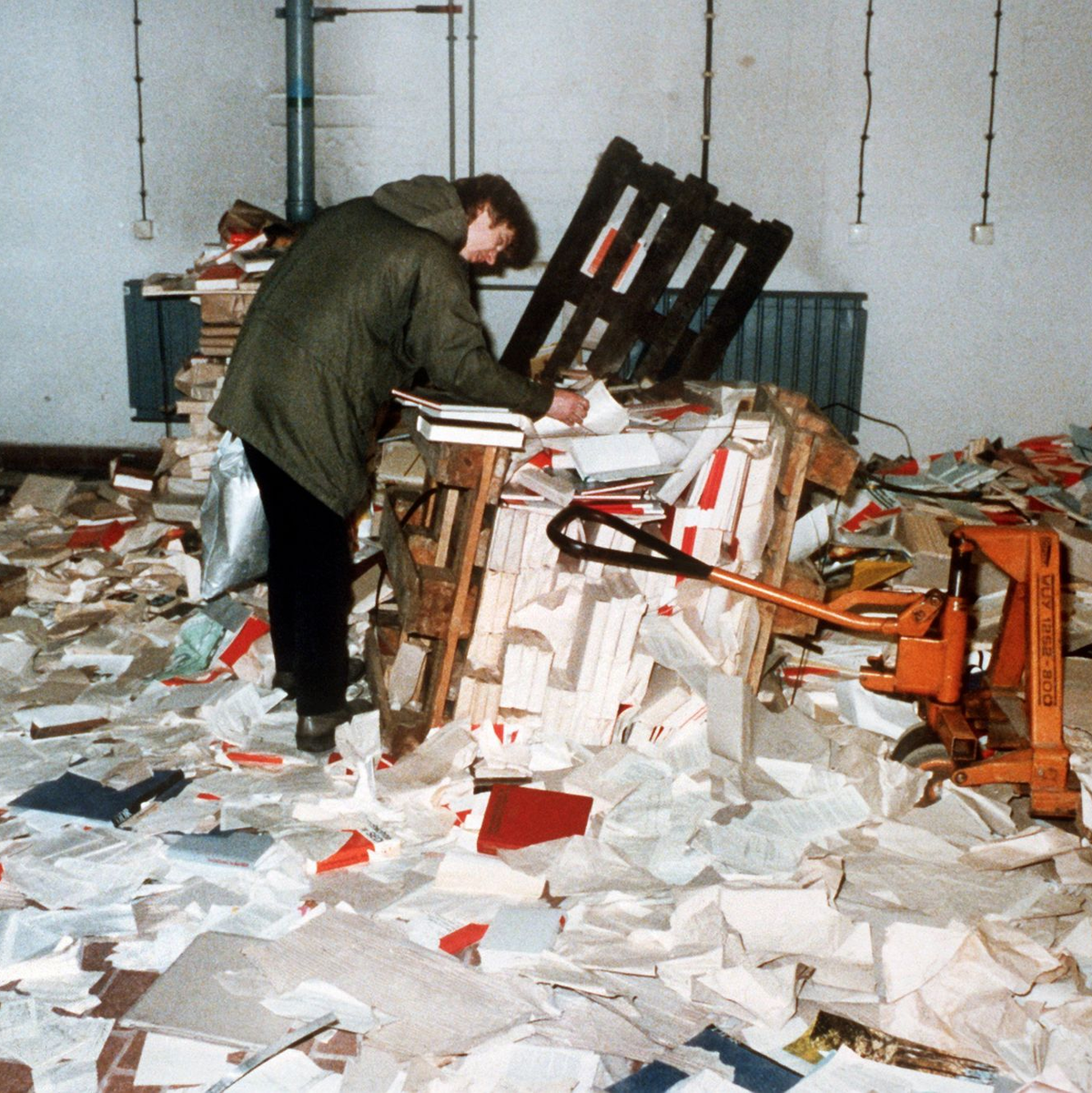 Bei der Besetzung der Stasi-Zentrale ging einiges zu Bruch. (Archivbild) - Foto: ZB/ADN/dpa