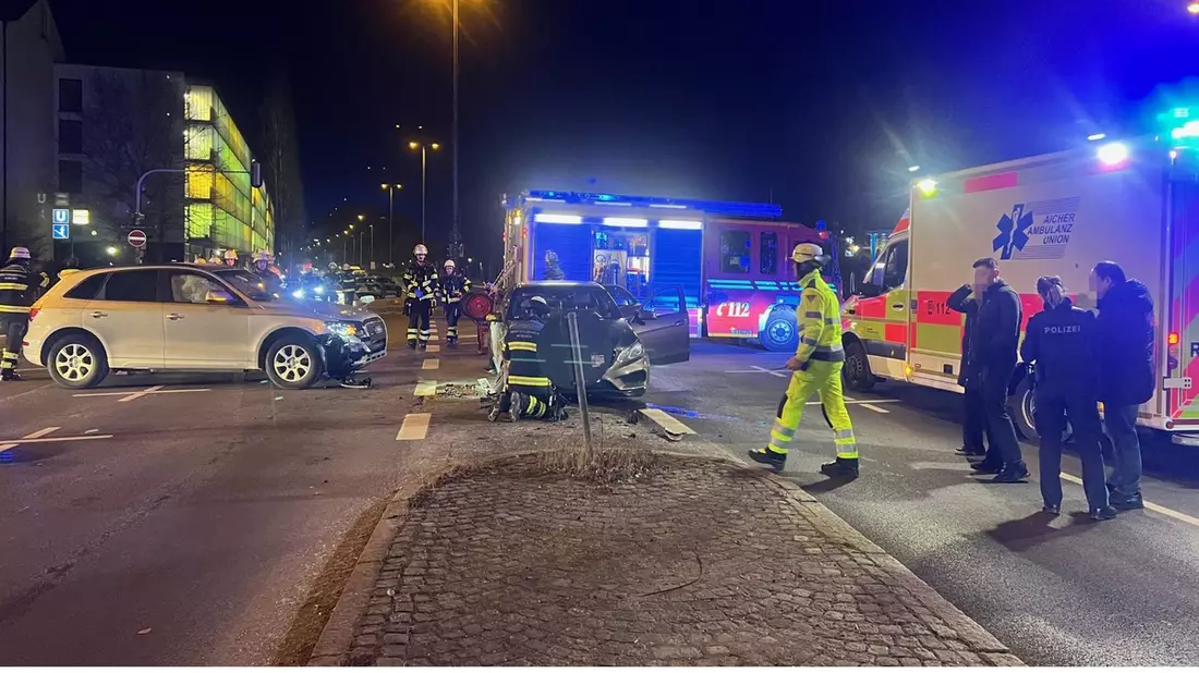 FW-M: Verkehrsunfall fordert zwei Verletzte (Ramersdorf) - Bild: presseportal.de