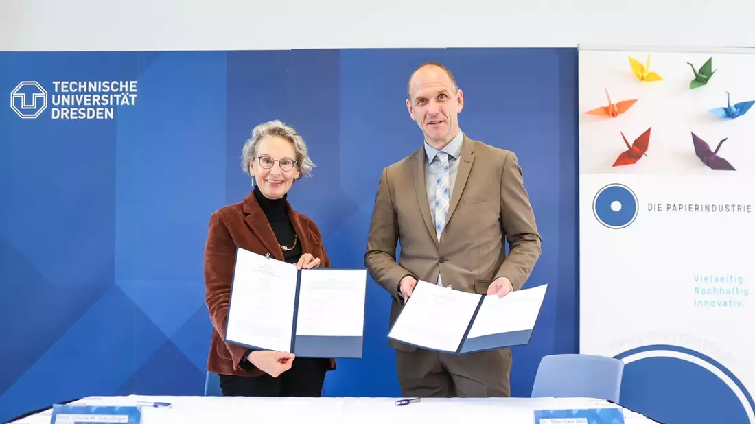 Einrichtung der Stiftungsprofessur für zirkuläre faserbasierte Verpackungssysteme an der TU Dresden / Förderung innovativer und nachhaltiger Lösungen für die Verpackungsindustrie - Bild: presseportal.de