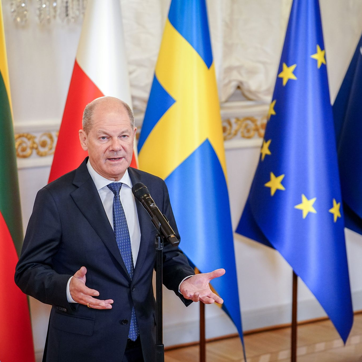 Die Ostsee-Anrainer unter den Nato-Staaten wollen die kritische Infrastruktur in dem Meer besser schützen. - Foto: Kay Nietfeld/dpa