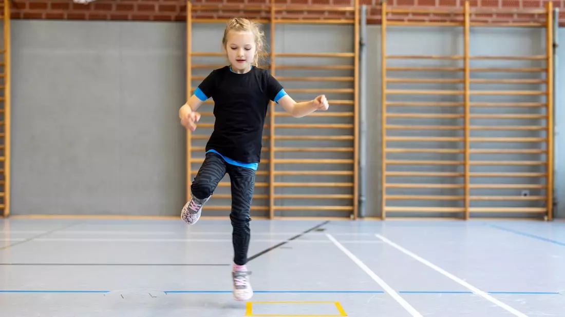 DEICHMANN sucht Deutschlands fitteste Grundschule: / Bewegungsinitiative geht 2025 nach erfolgreicher Premiere in die zweite Runde - Bild: presseportal.de