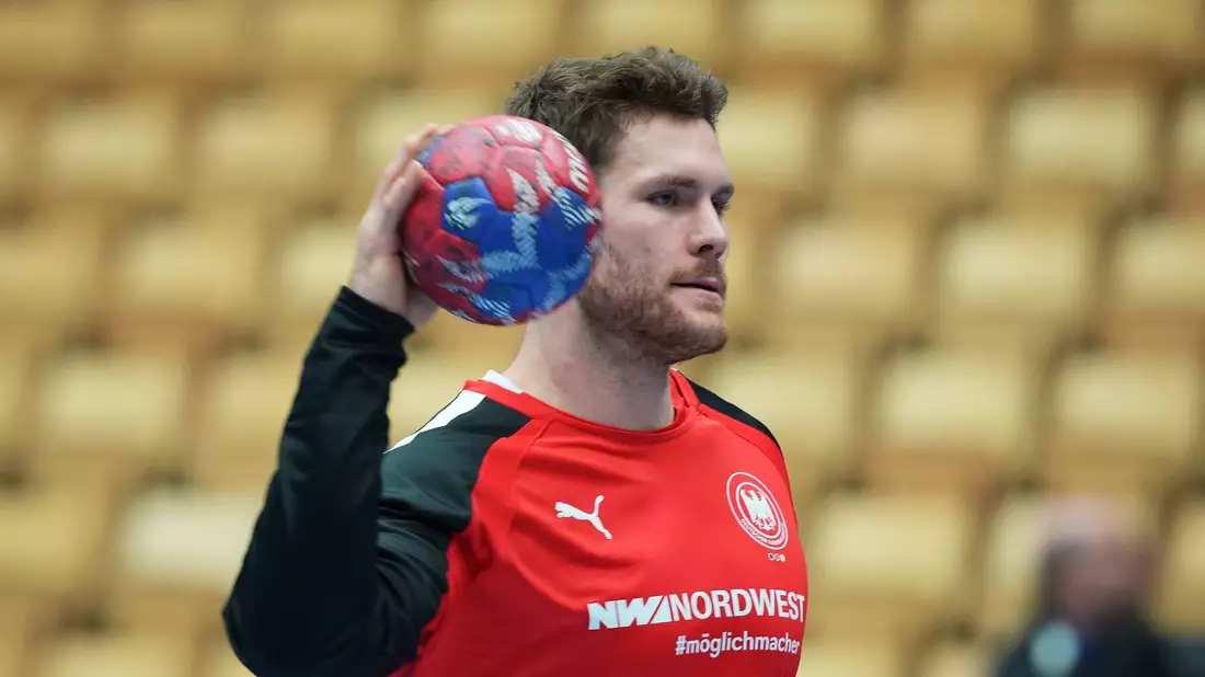 Will mit der DHB-Auswahl an den olympischen Silber-Coup anknüpfen: Bundestrainer Alfred Gislason. - Bild: Soeren Stache/dpa