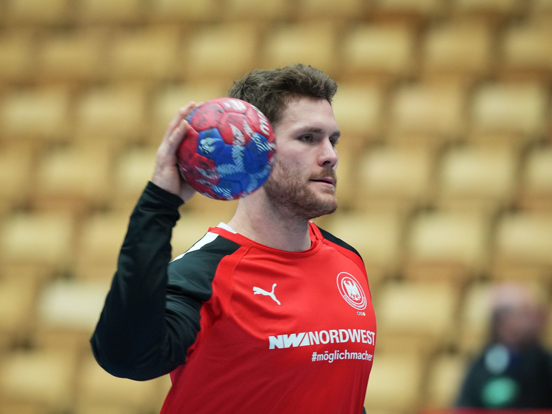 Will mit der DHB-Auswahl an den olympischen Silber-Coup anknüpfen: Bundestrainer Alfred Gislason. - Foto: Soeren Stache/dpa