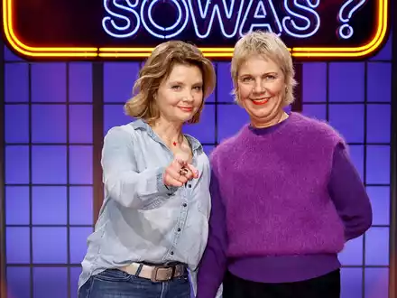 Die Schillerstraße im Rateduell: Annette Frier und Cordula Stratmann bei Wer weiß denn sowas? - Das Wissensquiz vom 20. bis 24. Januar 2025, um 18:00 Uhr im Ersten - Foto: presseportal.de