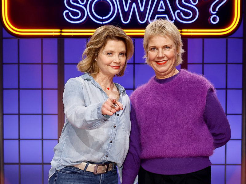 Die Schillerstraße im Rateduell: Annette Frier und Cordula Stratmann bei Wer weiß denn sowas? - Das Wissensquiz vom 20. bis 24. Januar 2025, um 18:00 Uhr im Ersten - Foto: presseportal.de