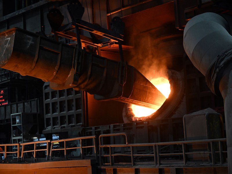 Unionskanzlerkandidat Friedrich Merz hatte gesagt, er persönlich glaube nicht daran, dass der schnelle Wechsel hin zum wasserstoffbetriebenen Stahlwerk erfolgreich sein wird. (Archivbild) - Foto: Federico Gambarini/dpa