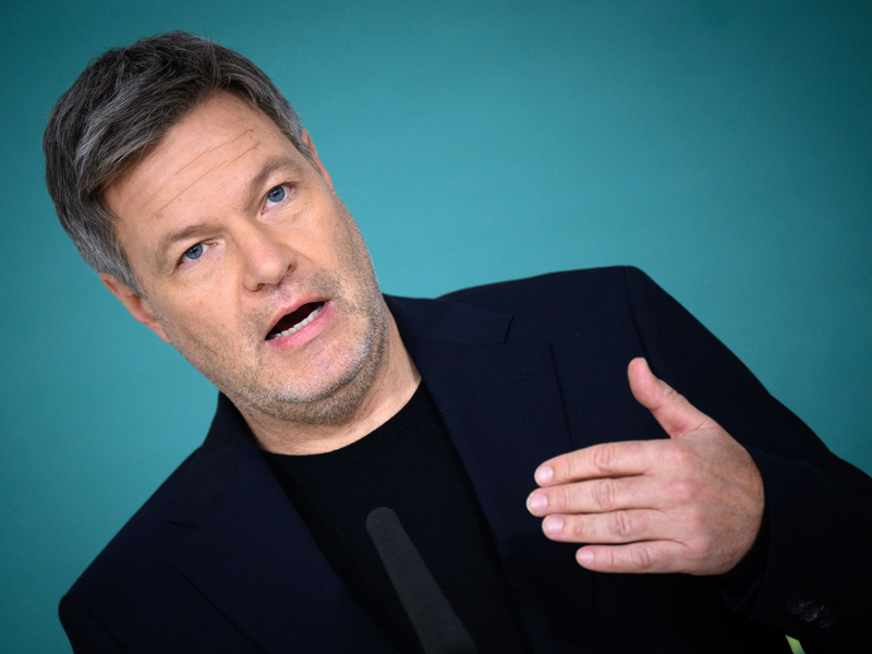 Minister Robert Habeck am Dienstag in Berlin - vor dem Auftritt bei Twitch. - Foto: Bernd von Jutrczenka/dpa