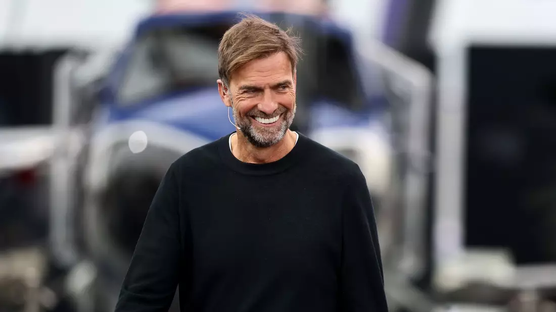 Vorbei am Hubschrauber und Formel-1-Wagen - das ist die neue Welt von Klopp - Bild: Jan Woitas/dpa