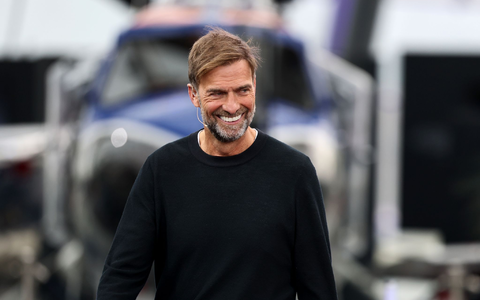 Der Chef und sein Star-Einkauf: Red-Bull-Chef Oliver Mintzlaff (r) und Jürgen Klopp. - Foto: Jan Woitas/dpa