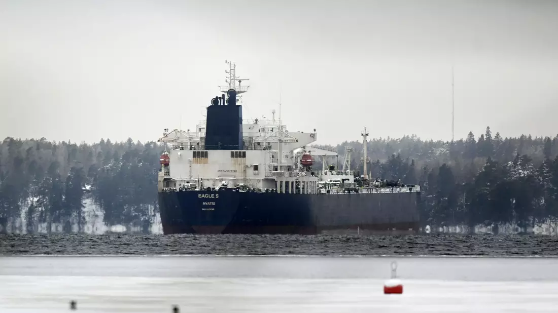 Der Öltanker «Eagle S» zählt nach EU-Einschätzung zur russischen Schattenflotte. (Archivbild) - Bild: Vesa Moilanen/Lehtikuva/dpa