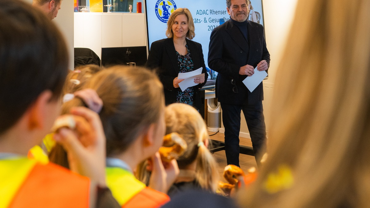 ADAC Rhenser-Mobilitäts- & Gesundheitspreis 2024: Thomas Anders und Katrin Eder zeichnen rheinland-pfälzische Grundschulen aus - Foto: presseportal.de
