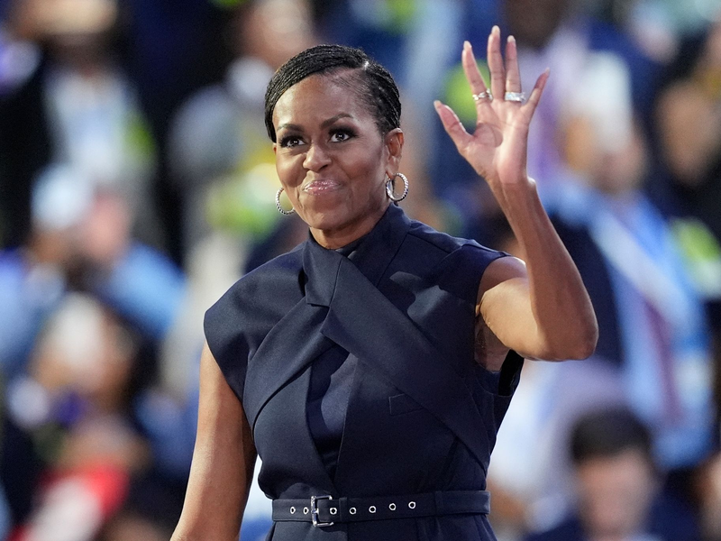 Die ehemalige First Lady Michelle Obama. (Archivbild) - Foto: Charles Rex Arbogast/AP/dpa