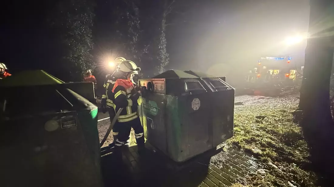 FW-ROW: Entstehungsbrand im Altglascontainer - Bild: presseportal.de