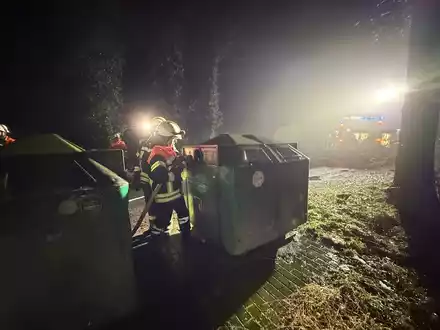 FW-ROW: Entstehungsbrand im Altglascontainer - Foto: presseportal.de