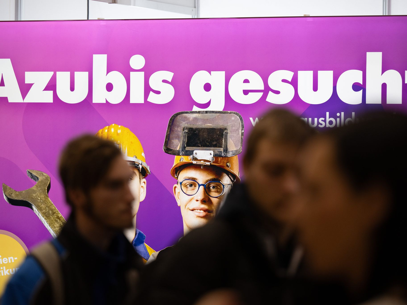 Viele Jugendliche ohne Ausbildungsplatz machen erst einmal ein Betriebspraktikum - trotz Tausender unbesetzter Lehrstellen. - Foto: Sebastian Kahnert/dpa