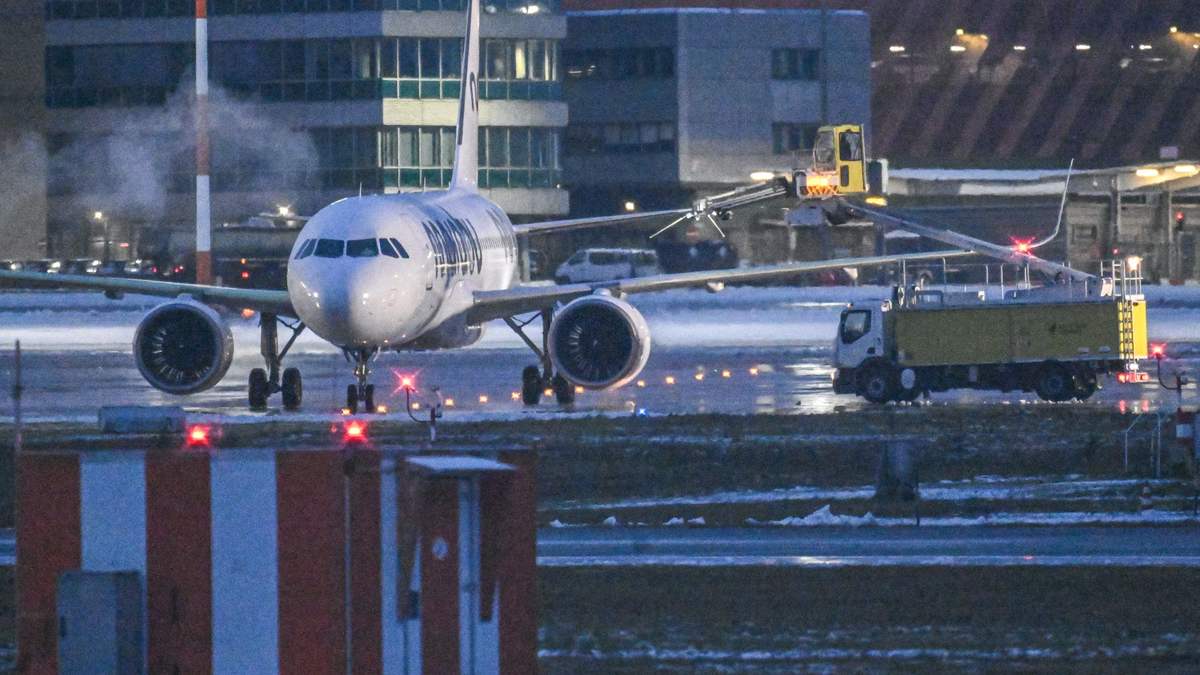 Gefrierender Regen hat in Stuttgart den Luftverkehr beeinträchtigt. (Archivbild) - Foto: Marius Bulling/onw-images/dpa