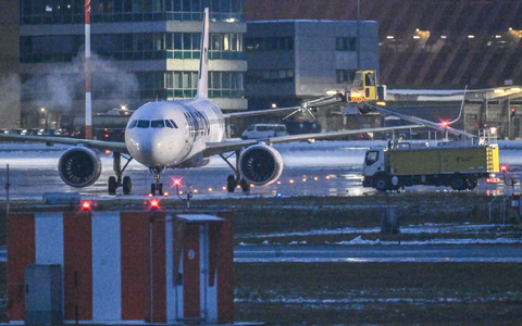 Gefrierender Regen hat in Stuttgart den Luftverkehr beeinträchtigt. (Archivbild) - Foto: Marius Bulling/onw-images/dpa