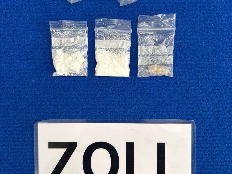 HZA-N: Nürnberger Flughafenzoll erwischt Schieberin mit Drogen - Drogenfund auch auf der Autobahn - Foto: Zoll, presseportal.de