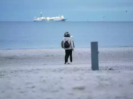 Spaziergänger an der Grenze zwischen Deutschland und Polen (Archiv) - Foto: über dts Nachrichtenagentur