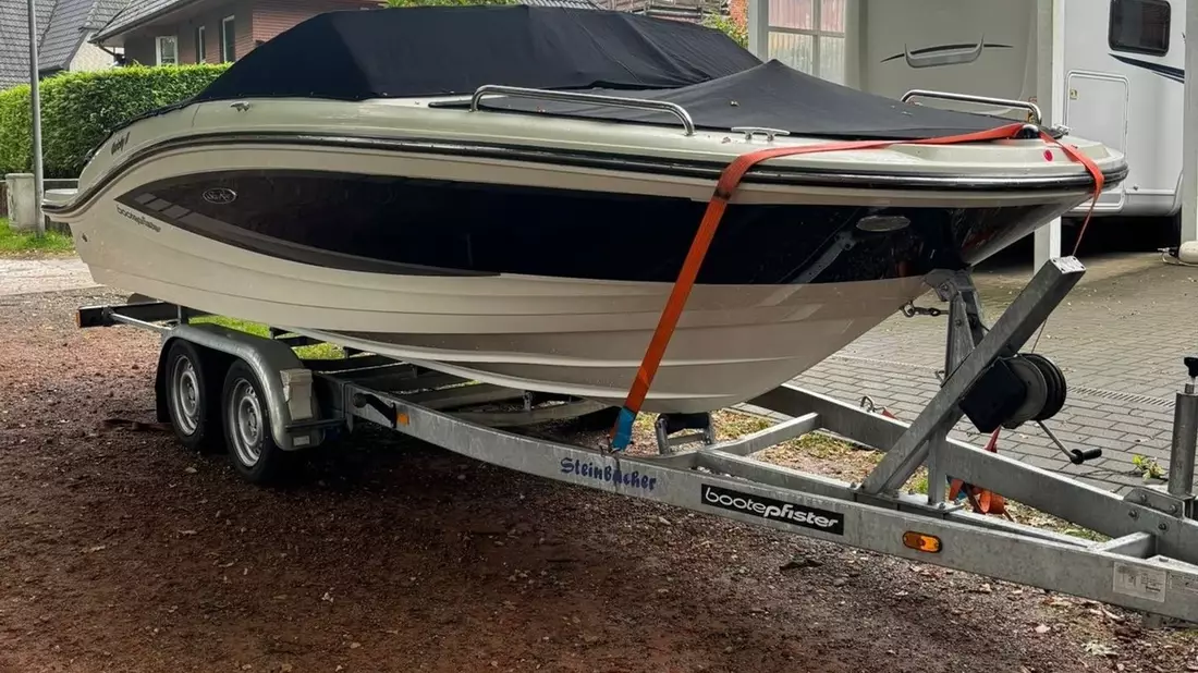 POL-H: Zeugenaufruf: Täter stehlen Anhänger samt Sportboot in Wettmar - Polizei bittet um Hinweise - Bild: presseportal.de