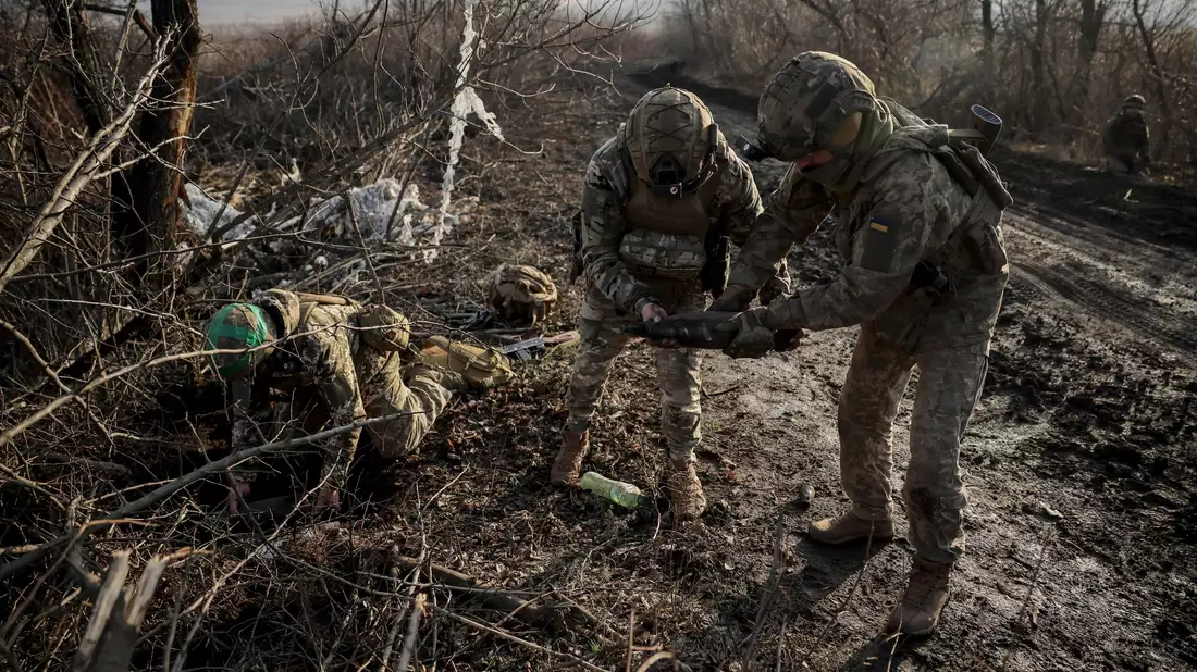 WEF-Umfrage: 2025 stehen bei Risiken Krieg und Konflikte an erster Stelle. - Bild: Oleg Petrasiuk/Ukrainian 24th Mechanised brigade/AP/dpa