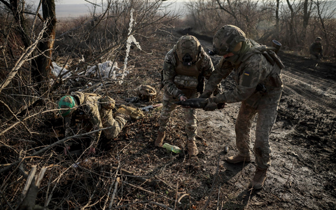 WEF-Umfrage: 2025 stehen bei Risiken Krieg und Konflikte an erster Stelle. - Foto: Oleg Petrasiuk/Ukrainian 24th Mechanised brigade/AP/dpa