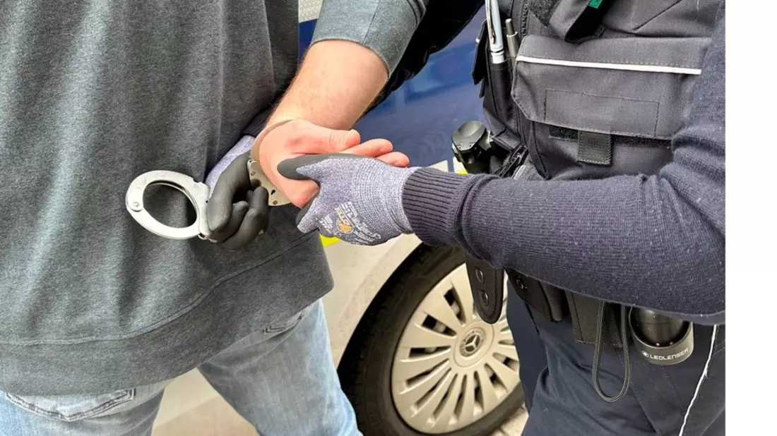 HZA-KI: Bei laufender Bewährung verhaftet / Zoll und Staatsanwaltschaft Kiel decken Millionenschaden durch organisierte Schwarzarbeit im Baugewerbe auf - Bild: presseportal.de