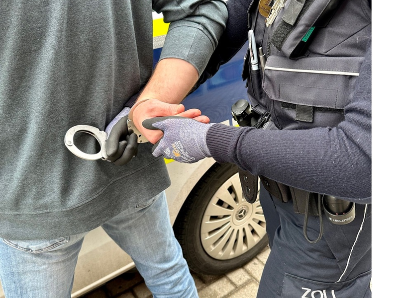 HZA-KI: Bei laufender Bewährung verhaftet / Zoll und Staatsanwaltschaft Kiel decken Millionenschaden durch organisierte Schwarzarbeit im Baugewerbe auf - Foto: presseportal.de