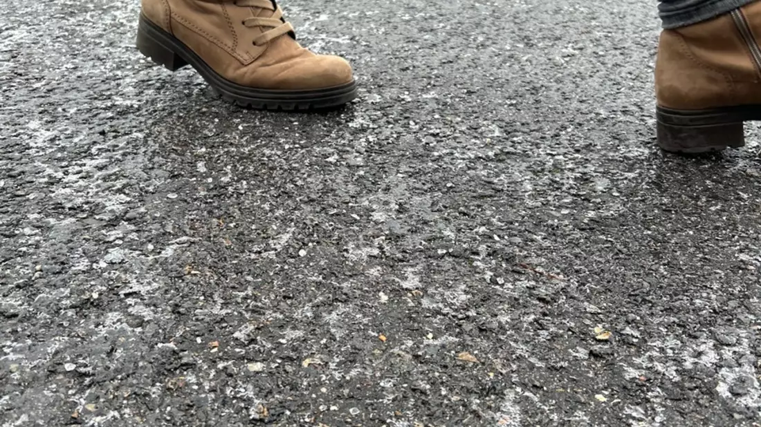 FW Stuttgart: Blitzeis sorgt für zahlreiche Unfälle und Verletzte - Bild: presseportal.de