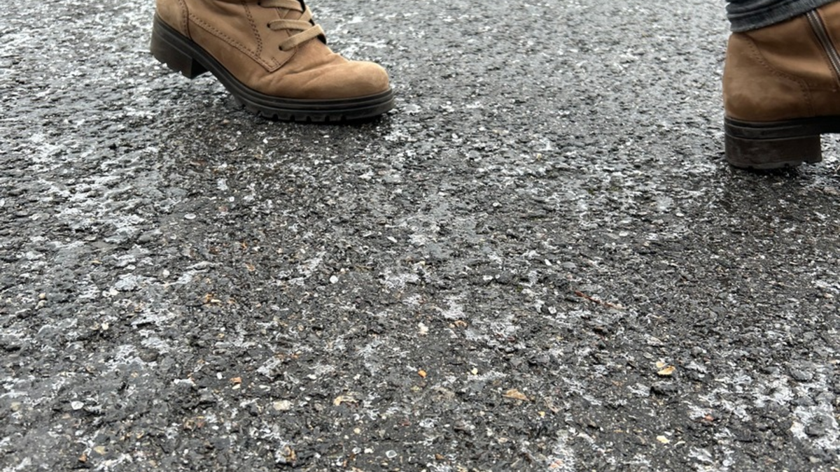 FW Stuttgart: Blitzeis sorgt für zahlreiche Unfälle und Verletzte - Foto: presseportal.de