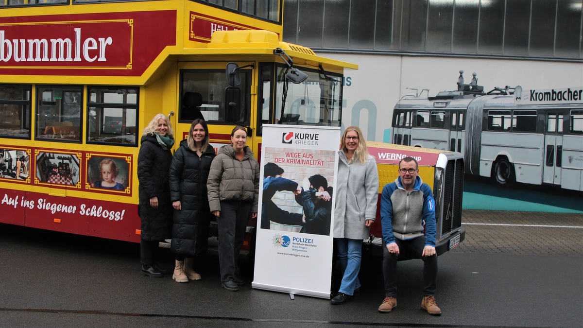 POL-SI: Ein Jahr Initiative 