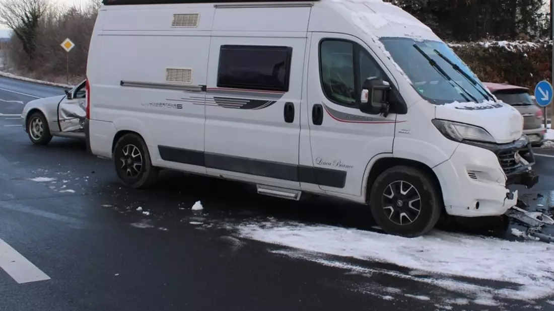 POL-DN: Rotlicht missachtet - Zwei Leichtverletzte - Bild: presseportal.de