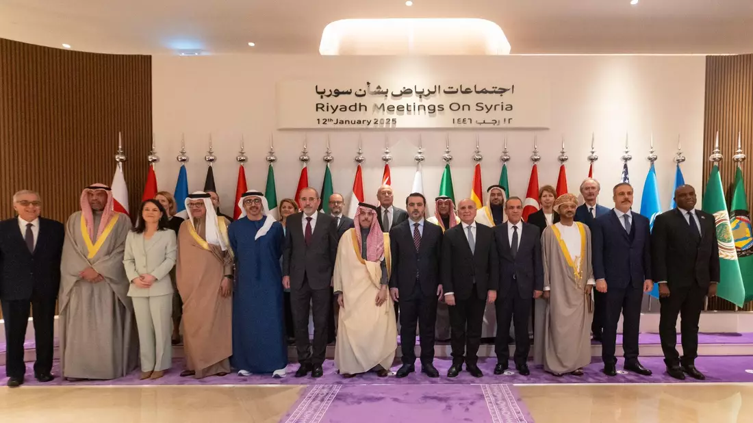 Annalena Baerbock (Grüne) am Sonntag bei einer Syrien-Konferenz in Riad. (Archivbild) - Bild: -/Saudi Press Agency/dpa